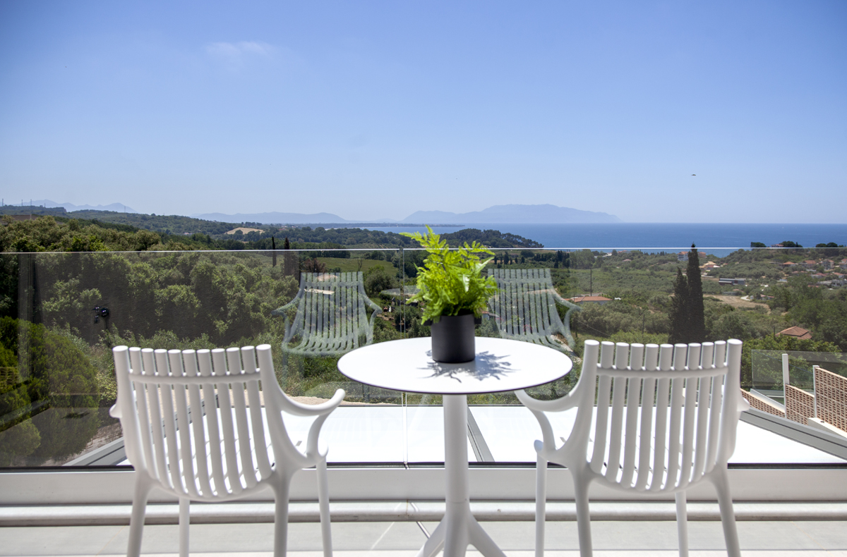 villa-perseids-preveza-monolithi-greece-upper-livingroom-balcony-view