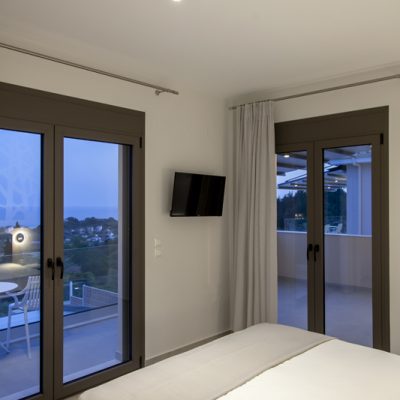 villa-monolithi-kanali-preveza-bedroom-night-view